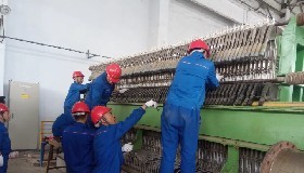 驕陽(yáng)烈日下的化工人